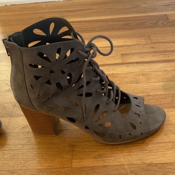 *last chance!!* Rampage | Women’s suede grey lace-up heels - Picture 11 of 16